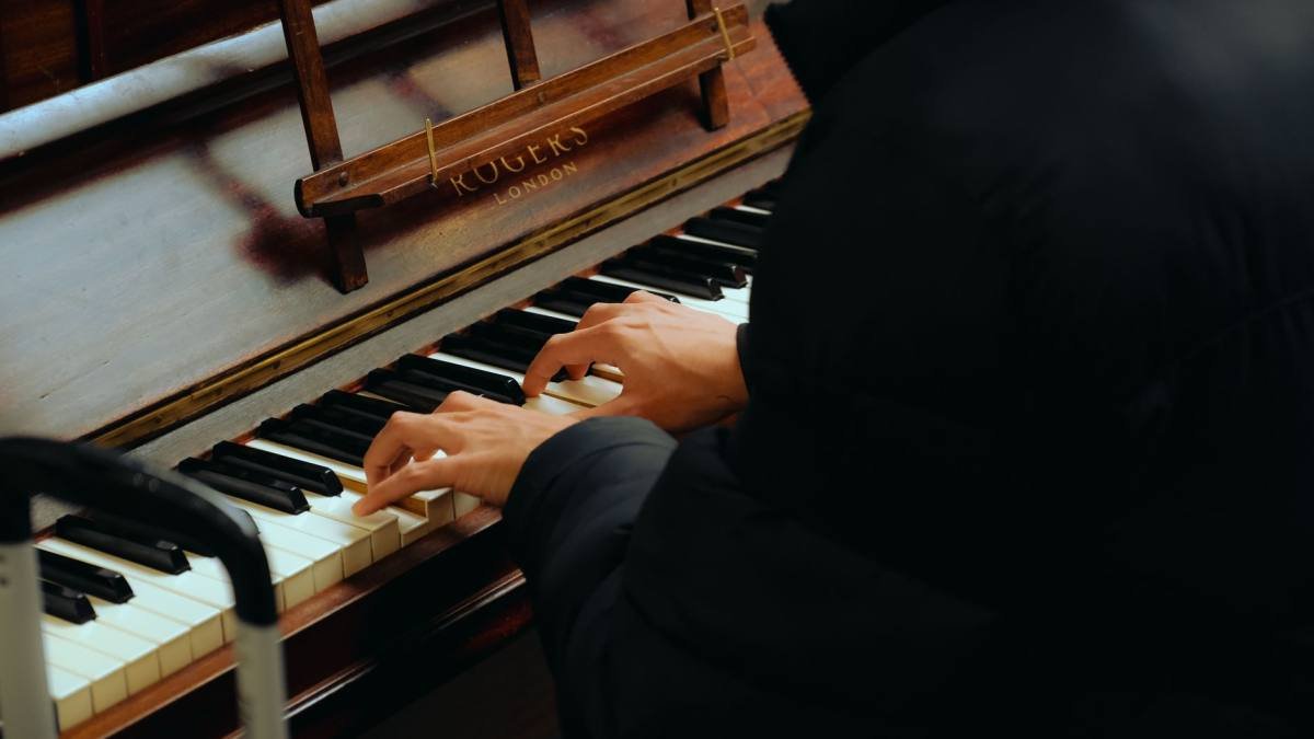 Piano & Specialist Items — Pianos, safes, gym equipment, artwork and antiques.